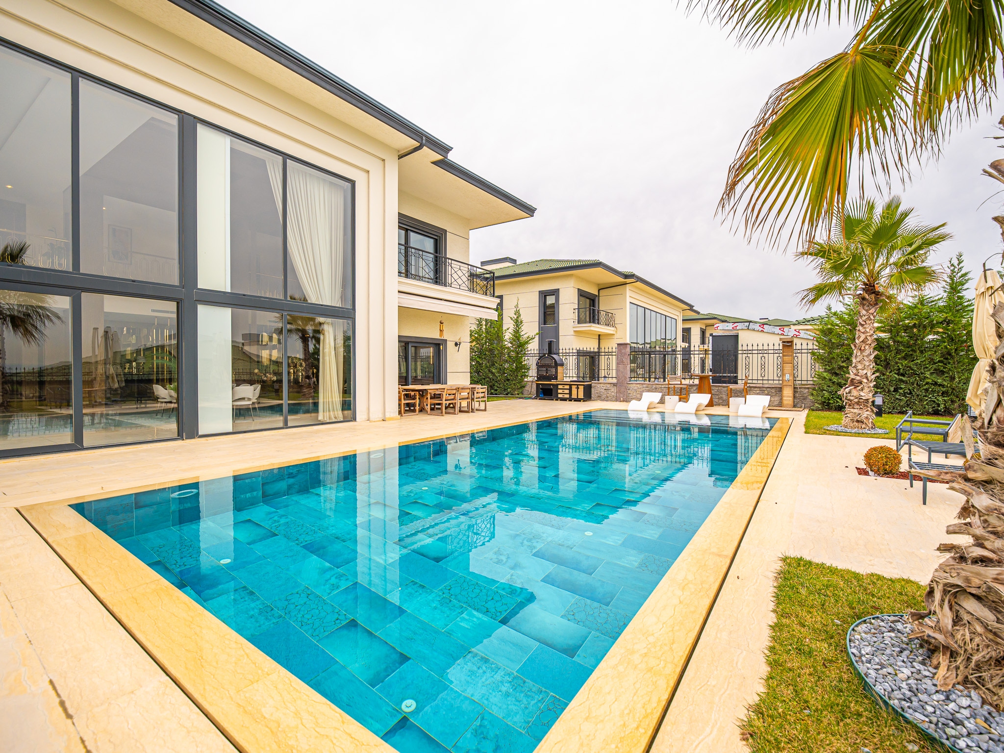 Incroyable villa de 6 chambres à Istanbul à vendre - Près du lac Buyukcekmece | Immobilier Istanbul — 3