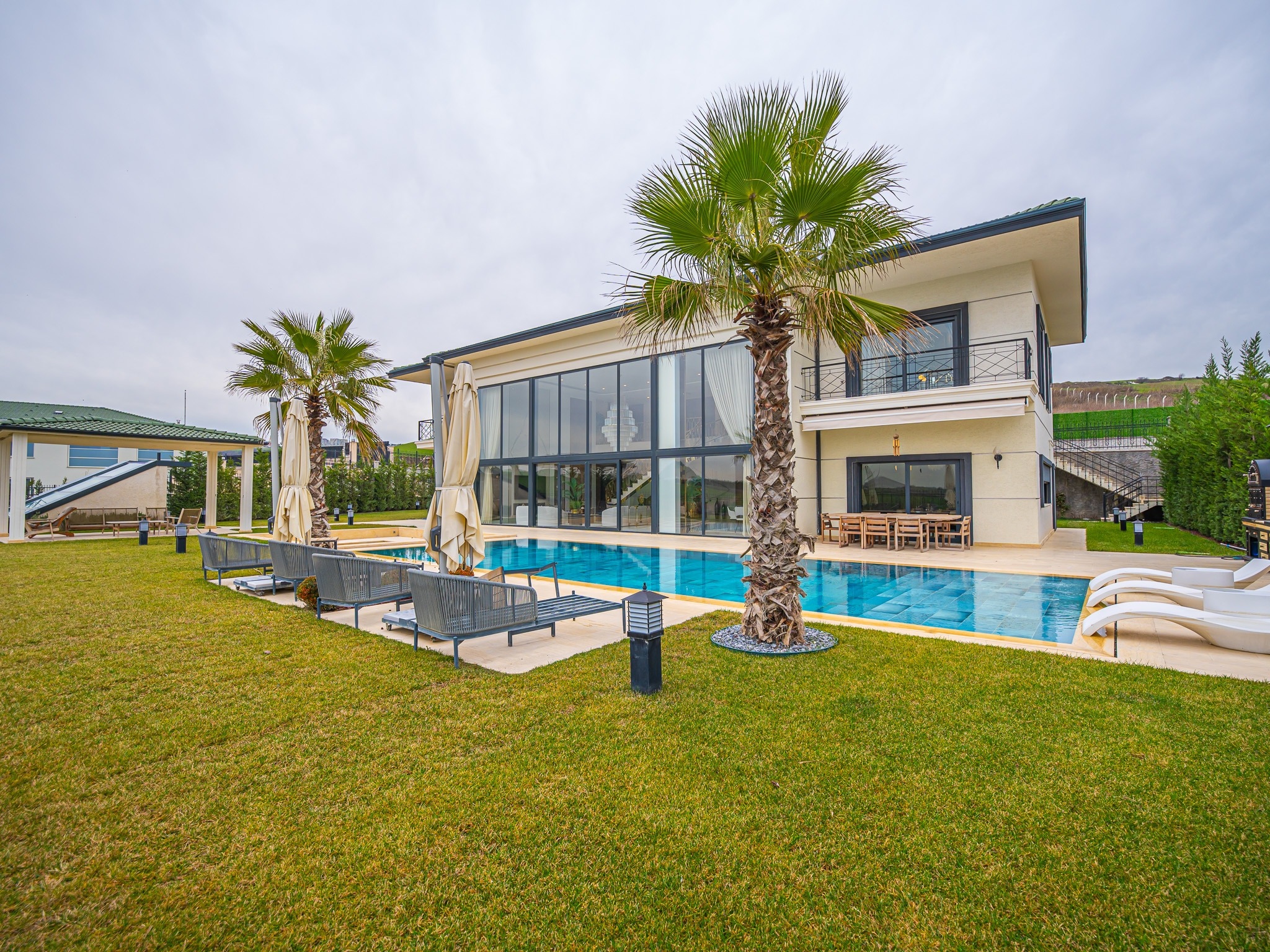 Incroyable villa de 6 chambres à Istanbul à vendre - Près du lac Buyukcekmece | Immobilier Istanbul